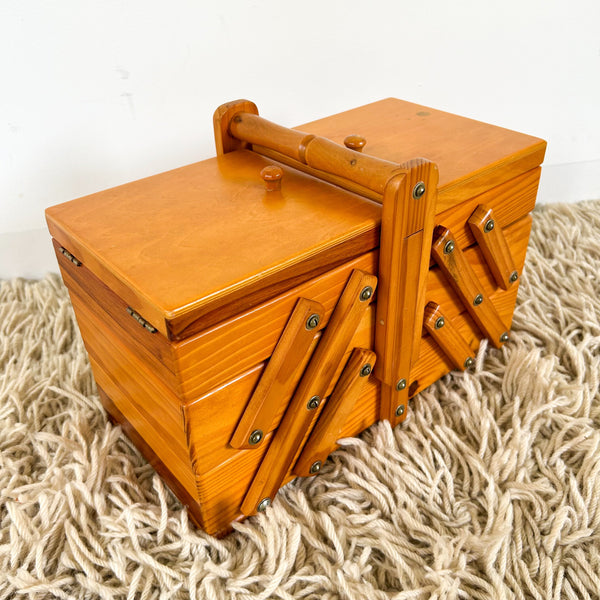 CANTILEVER SEWING BOX