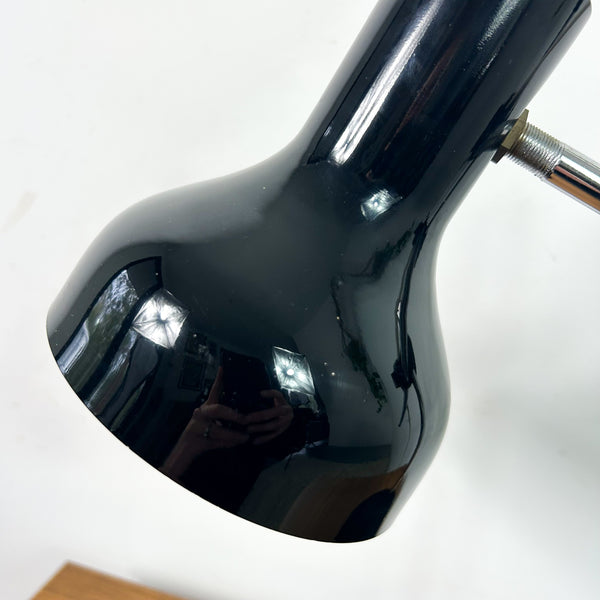 BLACK TABLE LAMP