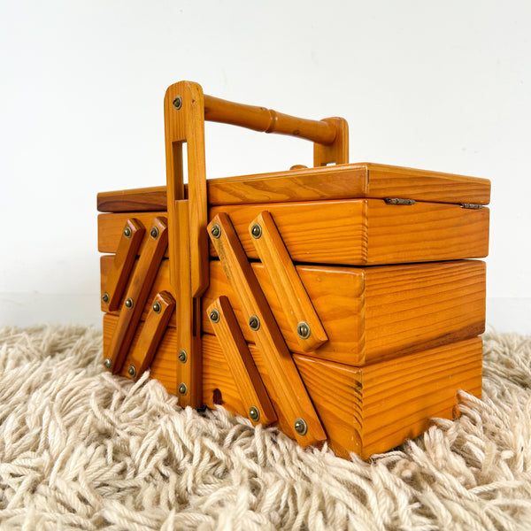 CANTILEVER SEWING BOX