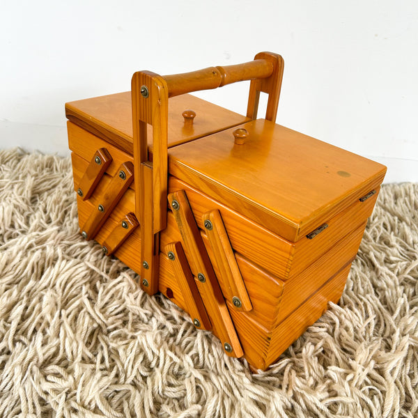 CANTILEVER SEWING BOX