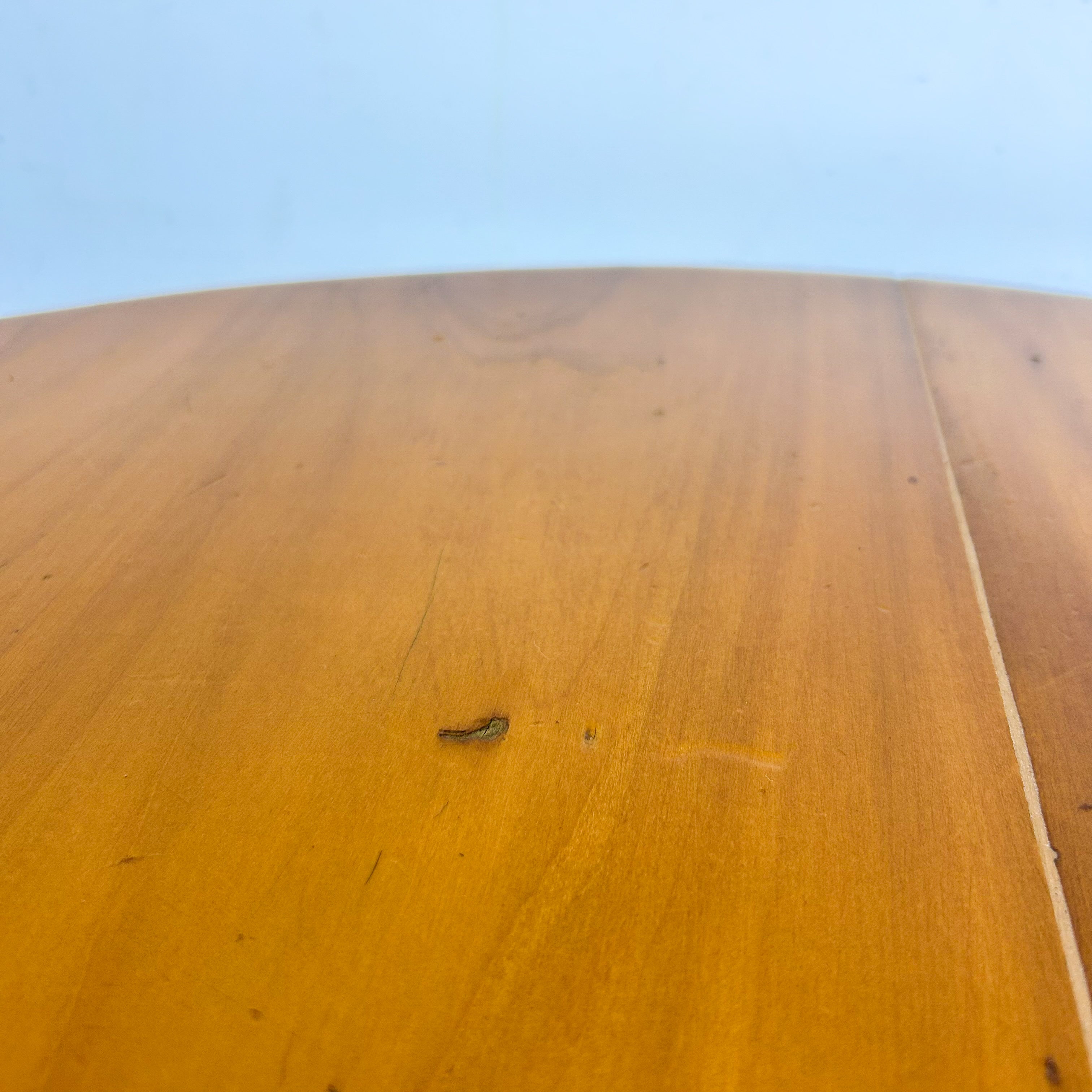 ROUND TIMBER COFFEE TABLE