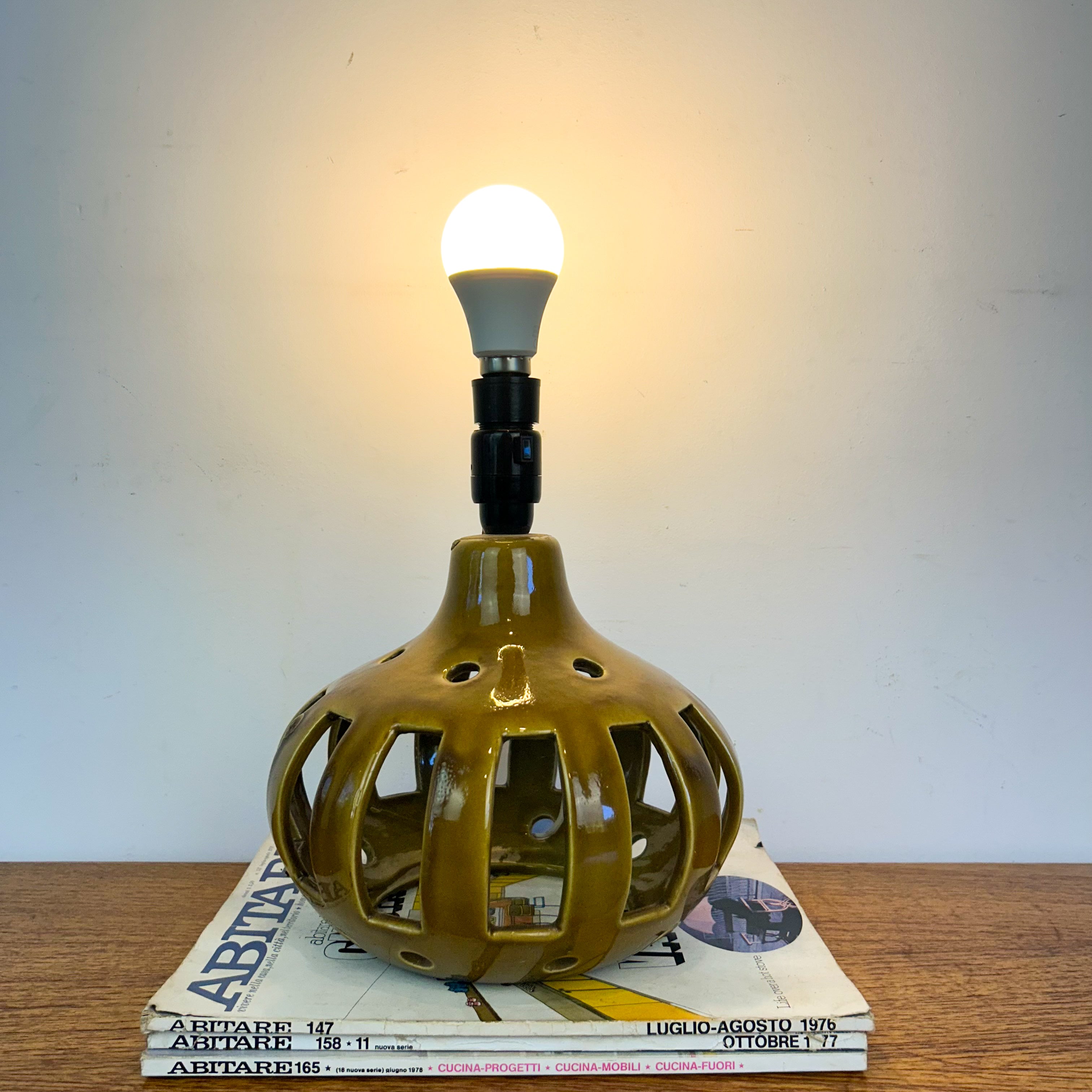 CERAMIC LAMP BASE / PENDANT LIGHT