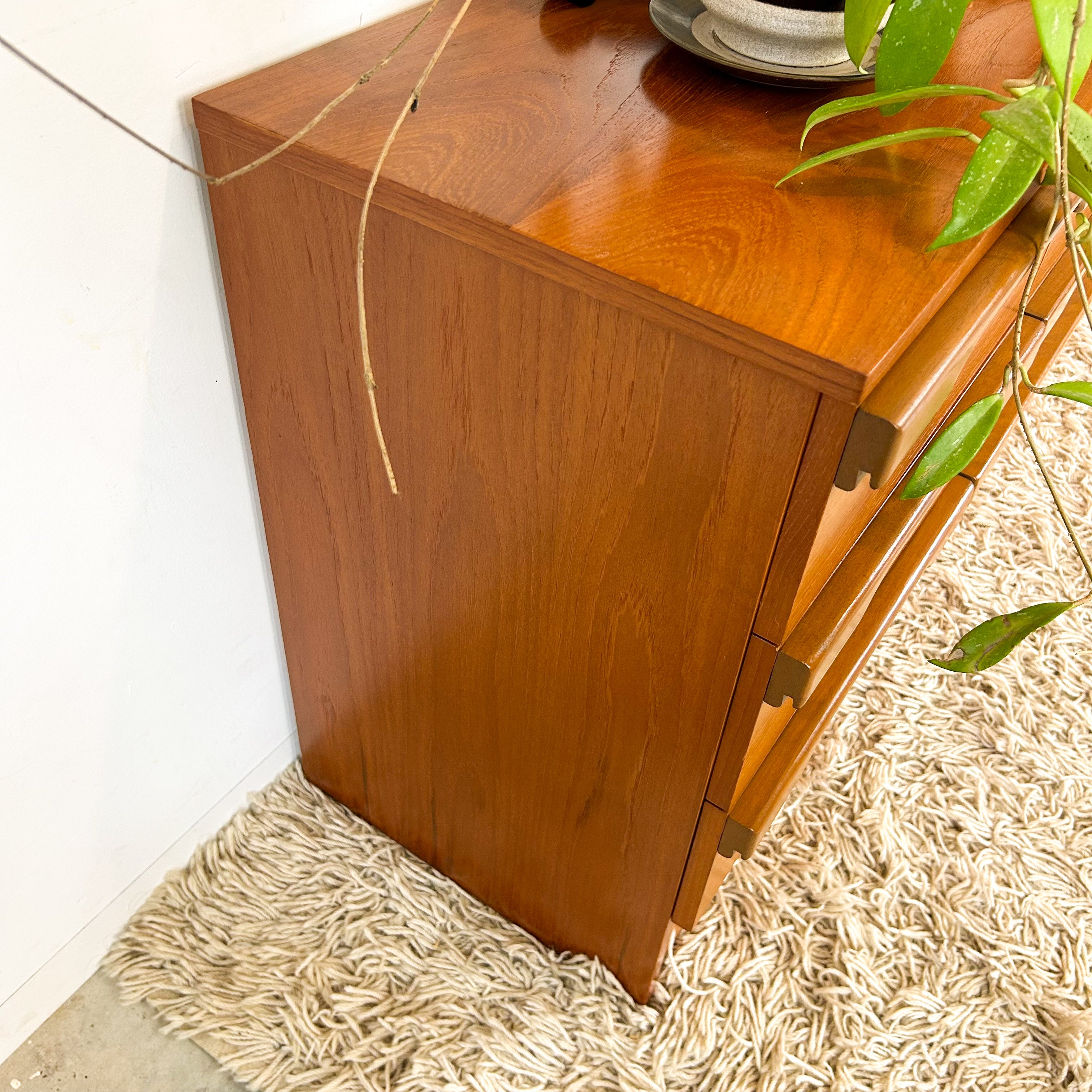 MACROB DRESSER DRAWERS WITH MIRROR - HEY JUDE WORKSHOP • Vintage furniture & objects Melbourne