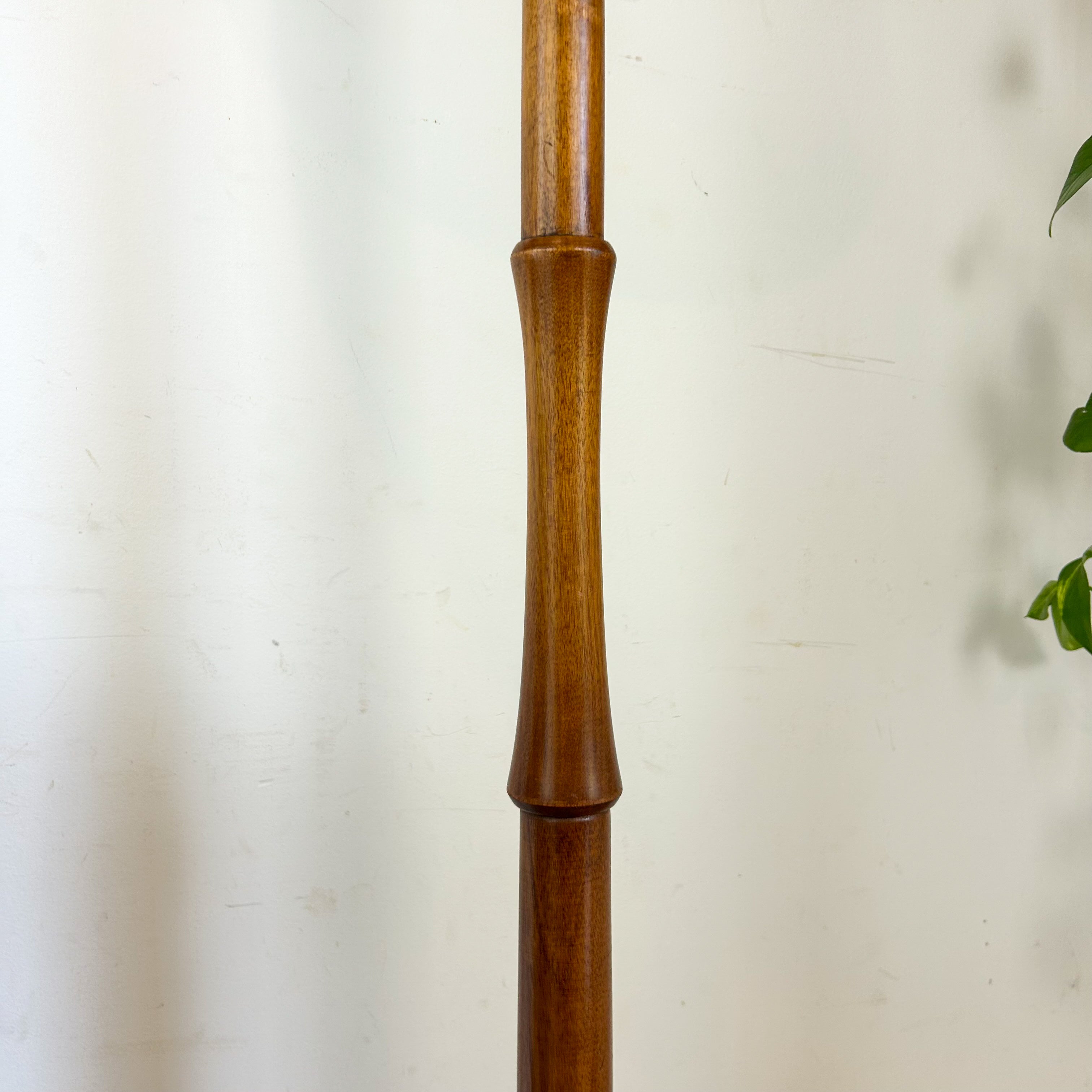 FLOOR LAMP WITH SHADE