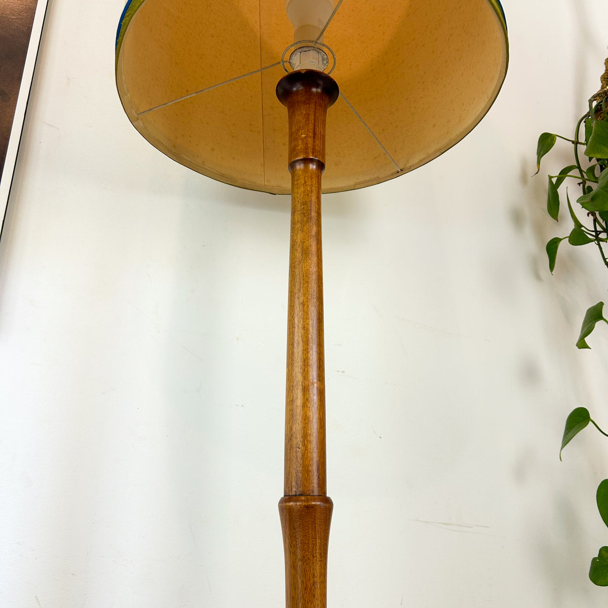 FLOOR LAMP WITH SHADE