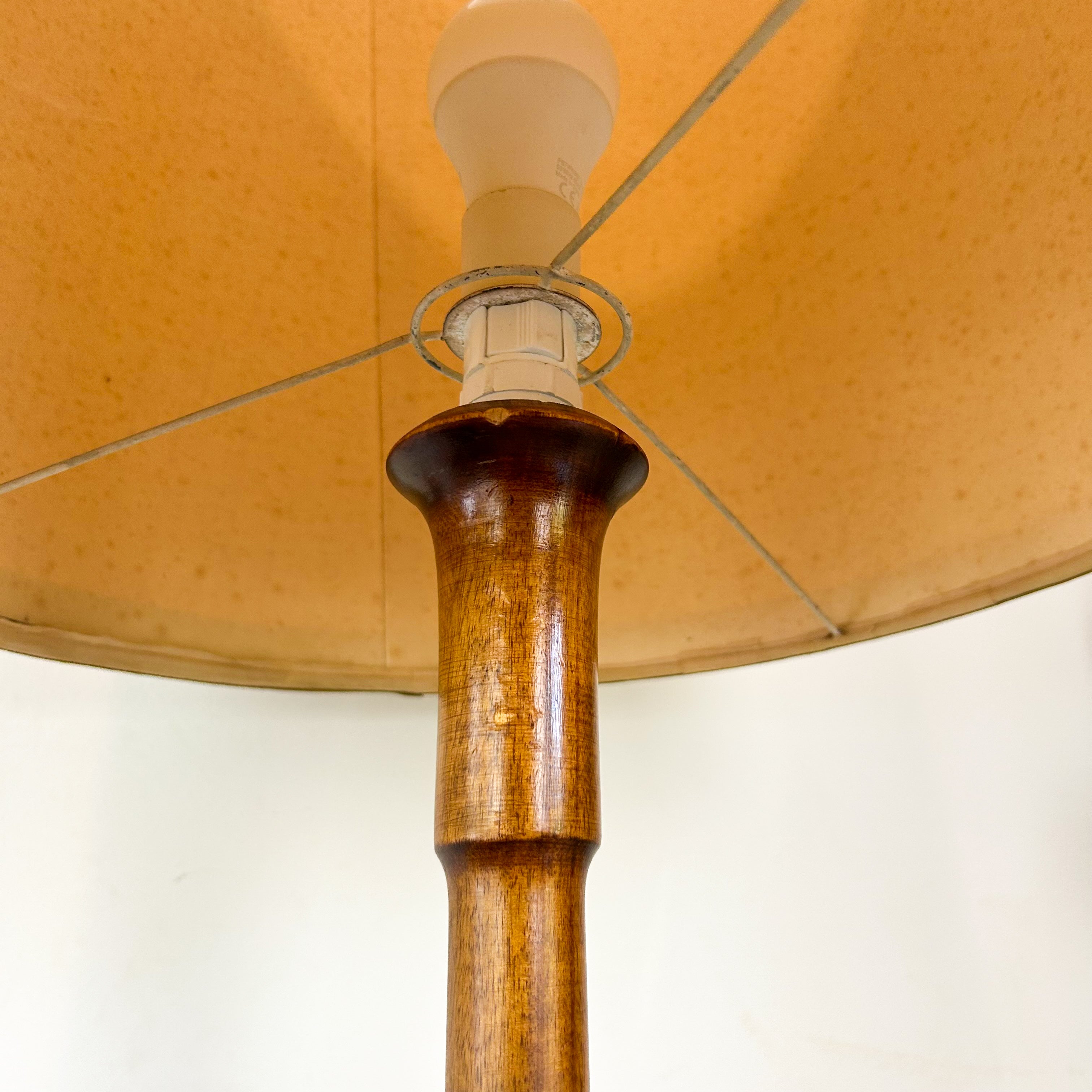 FLOOR LAMP WITH SHADE
