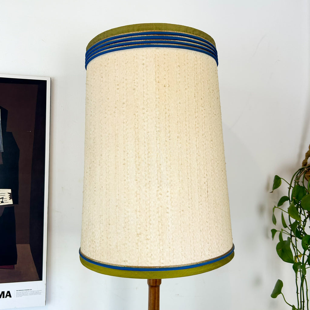 FLOOR LAMP WITH SHADE