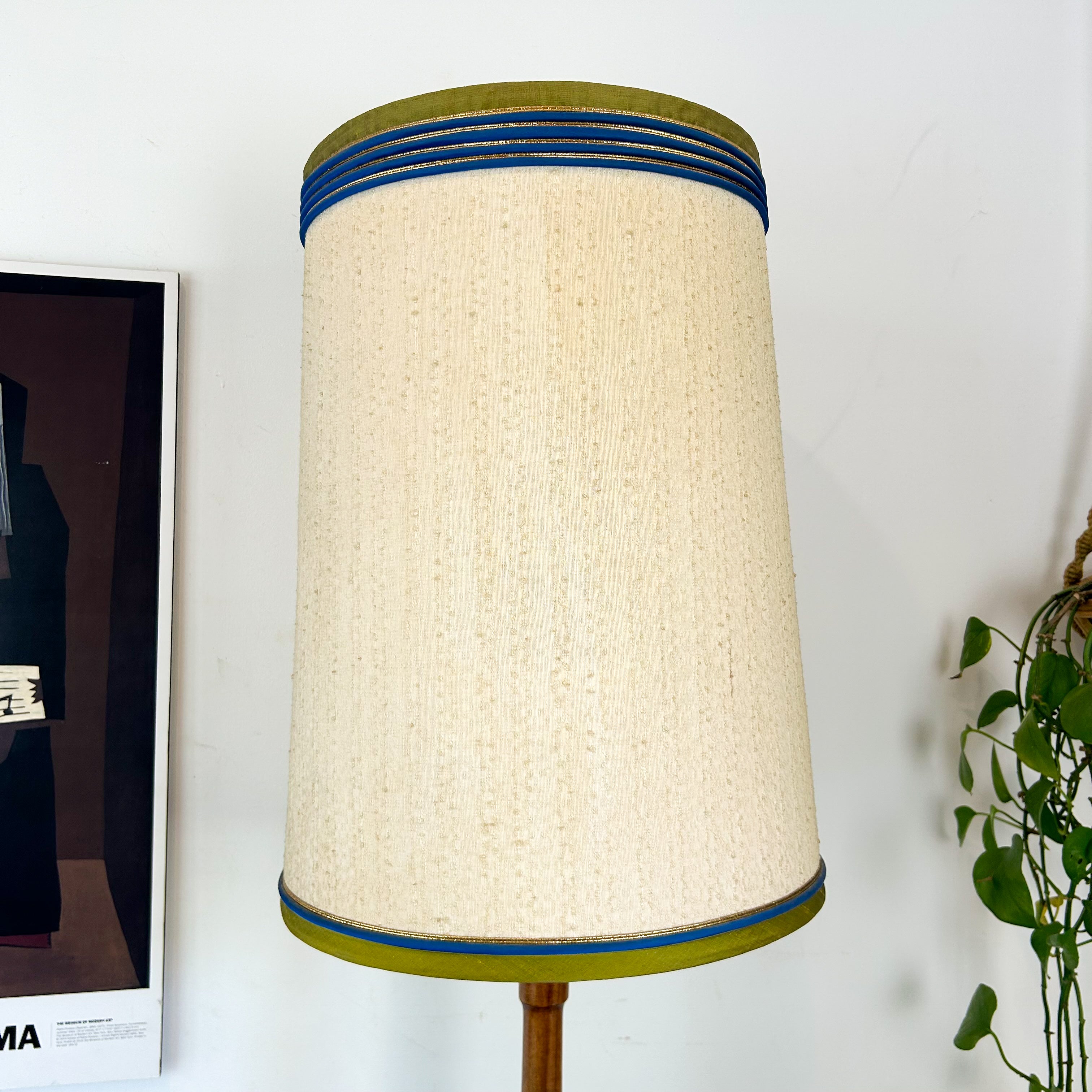 FLOOR LAMP WITH SHADE