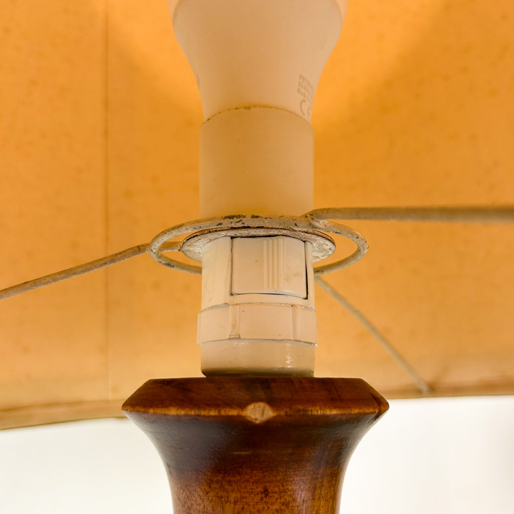 FLOOR LAMP WITH SHADE