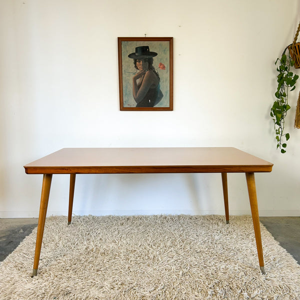 KERBY DINING TABLE