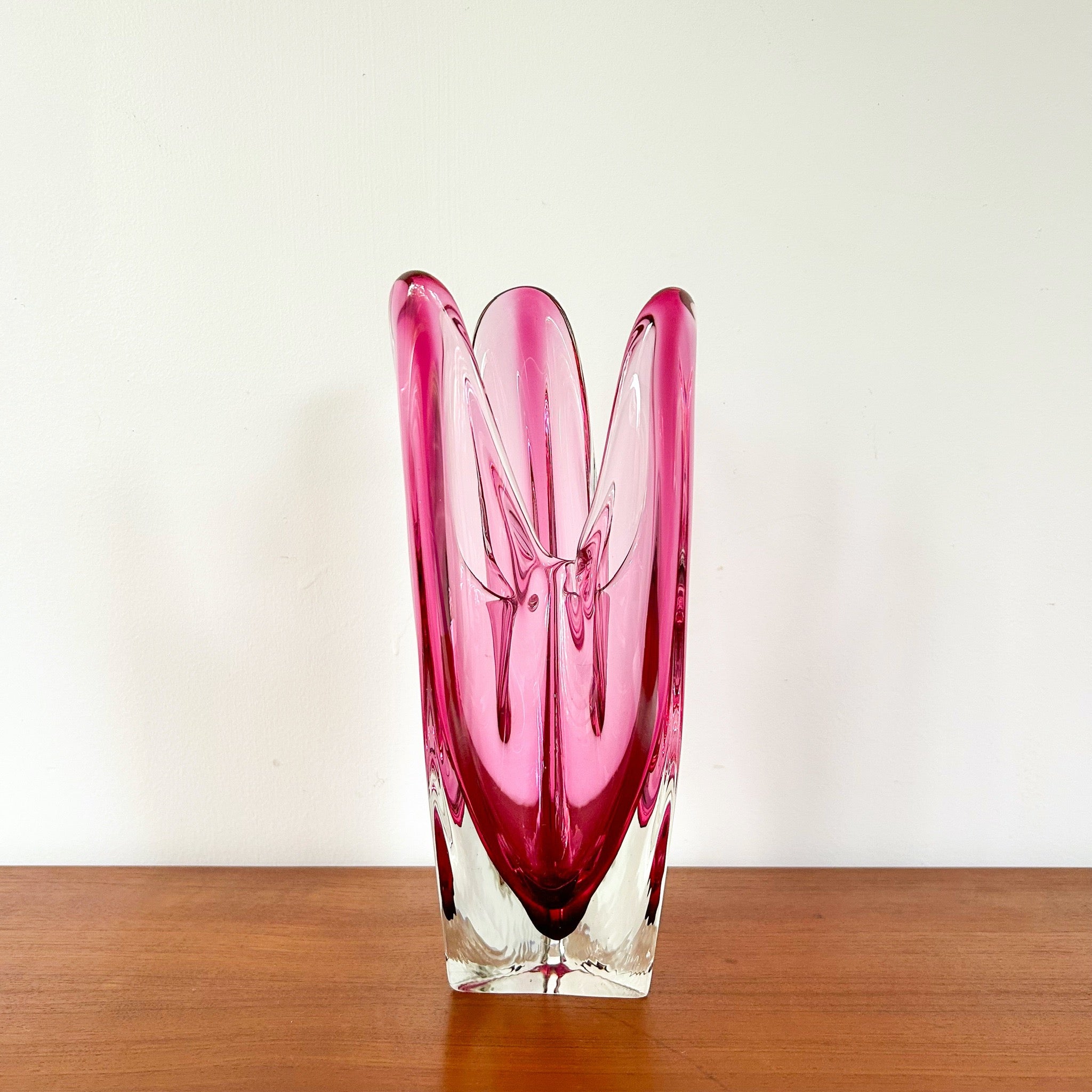 IWATSU GLASS HINERI VASE JAPAN