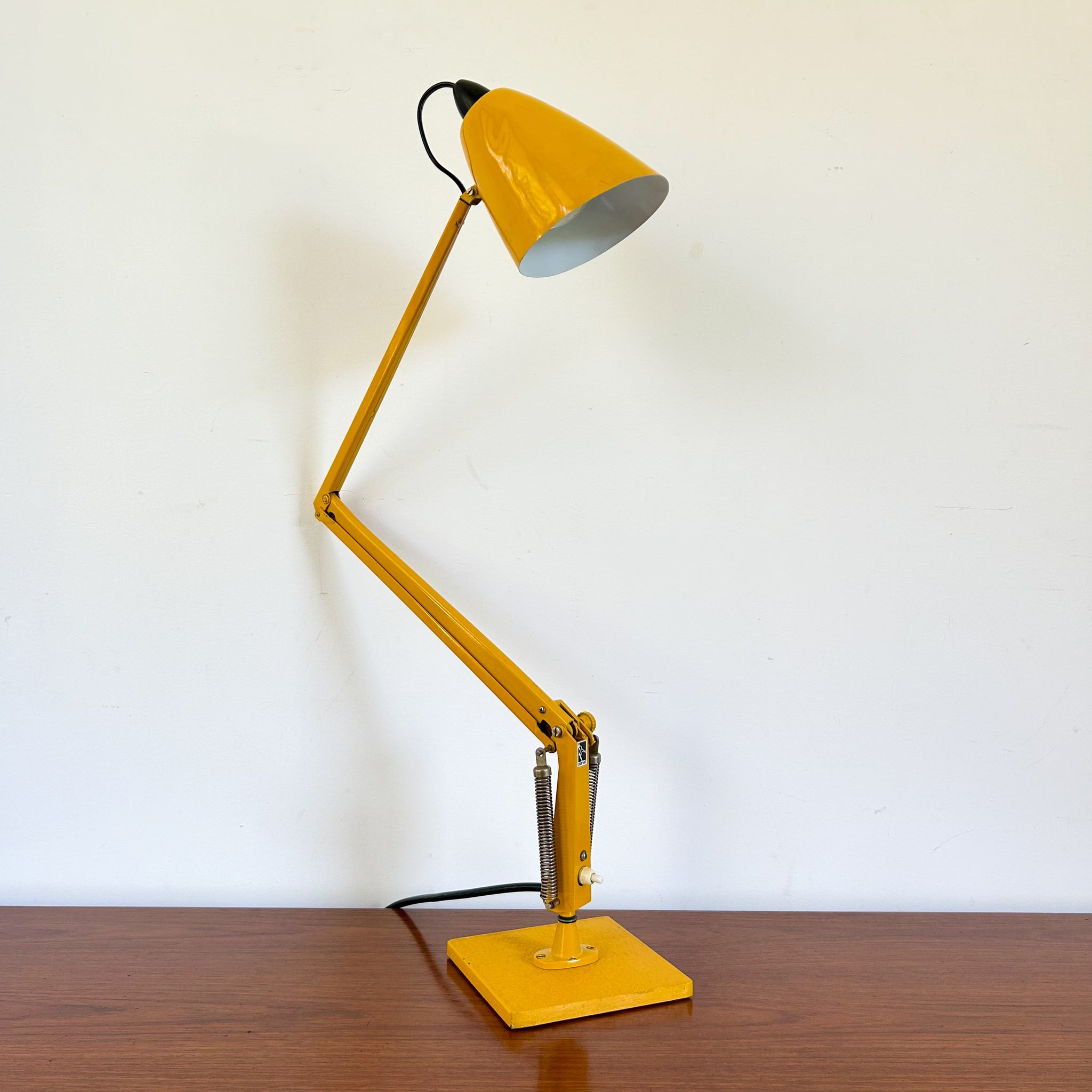 PLANET STUDIO K DESK LAMP