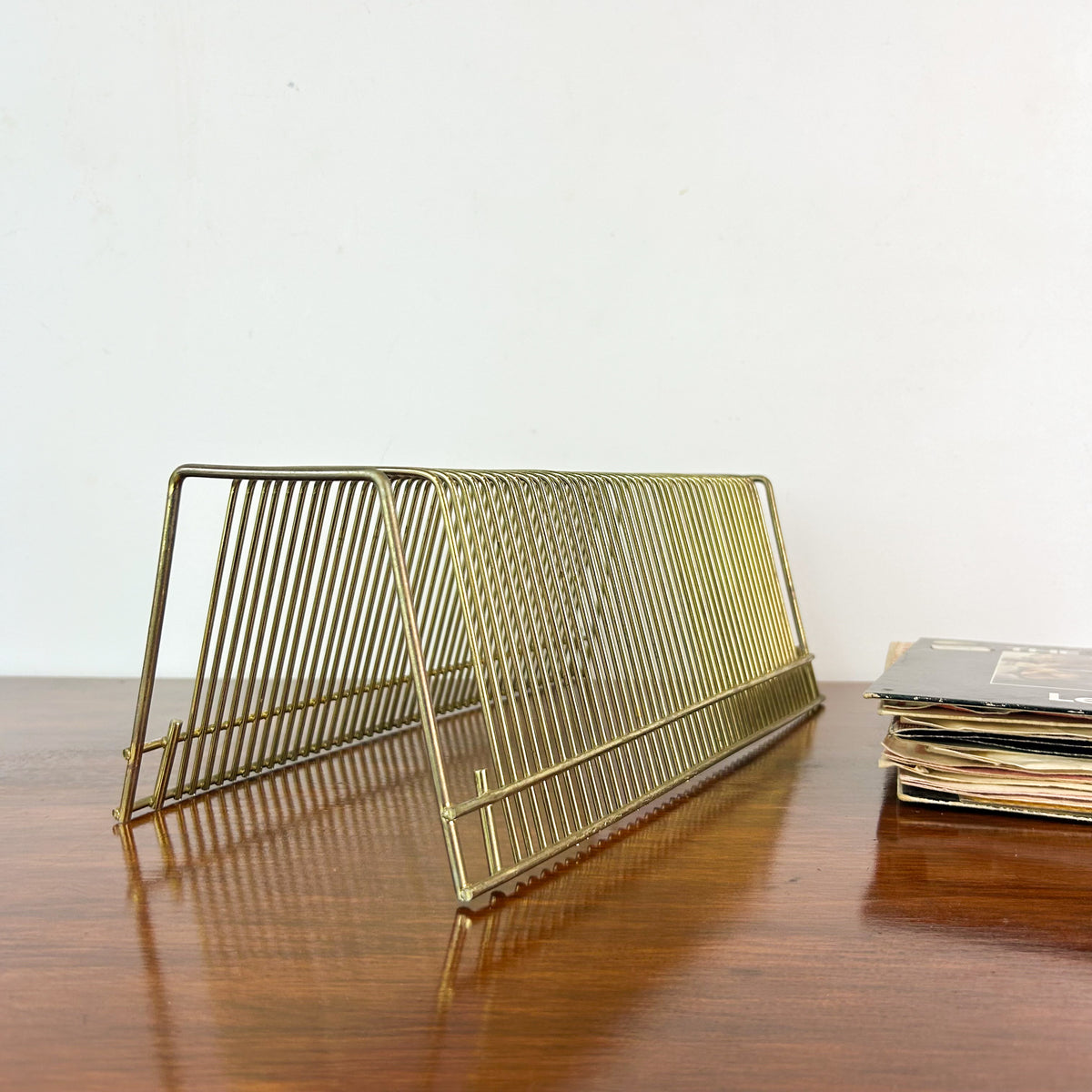 7" VINYL STAND
