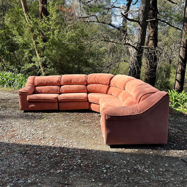 PACER MODULAR SOFA WITH CURVED CORNER PIECE