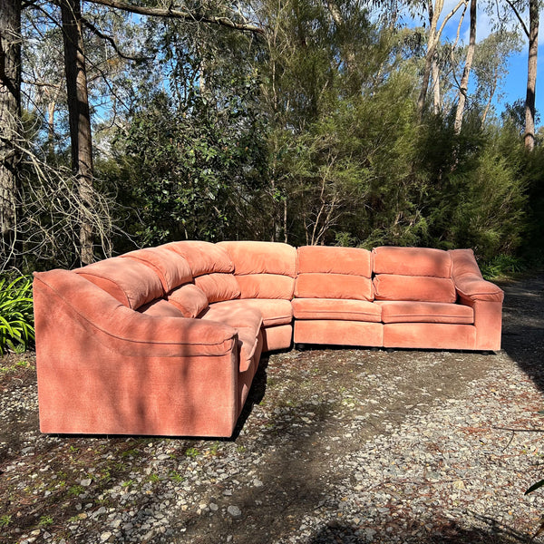 PACER MODULAR SOFA WITH CURVED CORNER PIECE