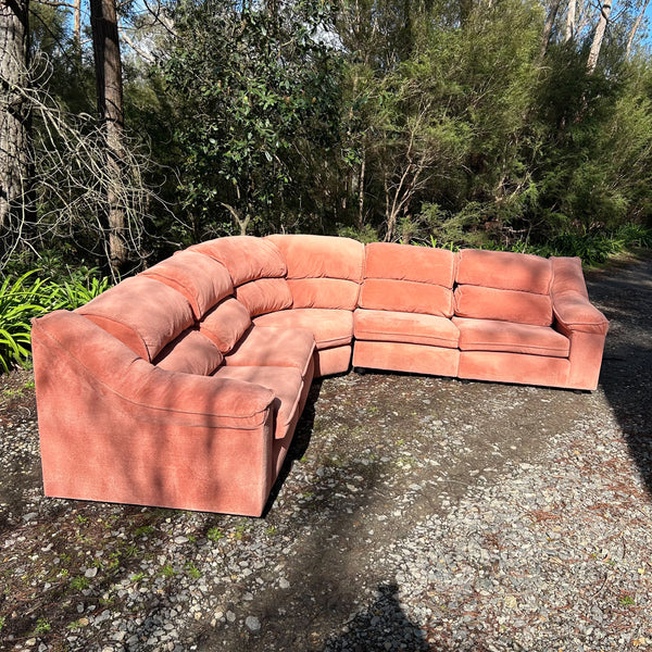 PACER MODULAR SOFA WITH CURVED CORNER PIECE