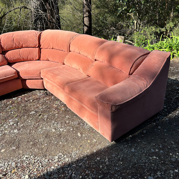 PACER MODULAR SOFA WITH CURVED CORNER PIECE