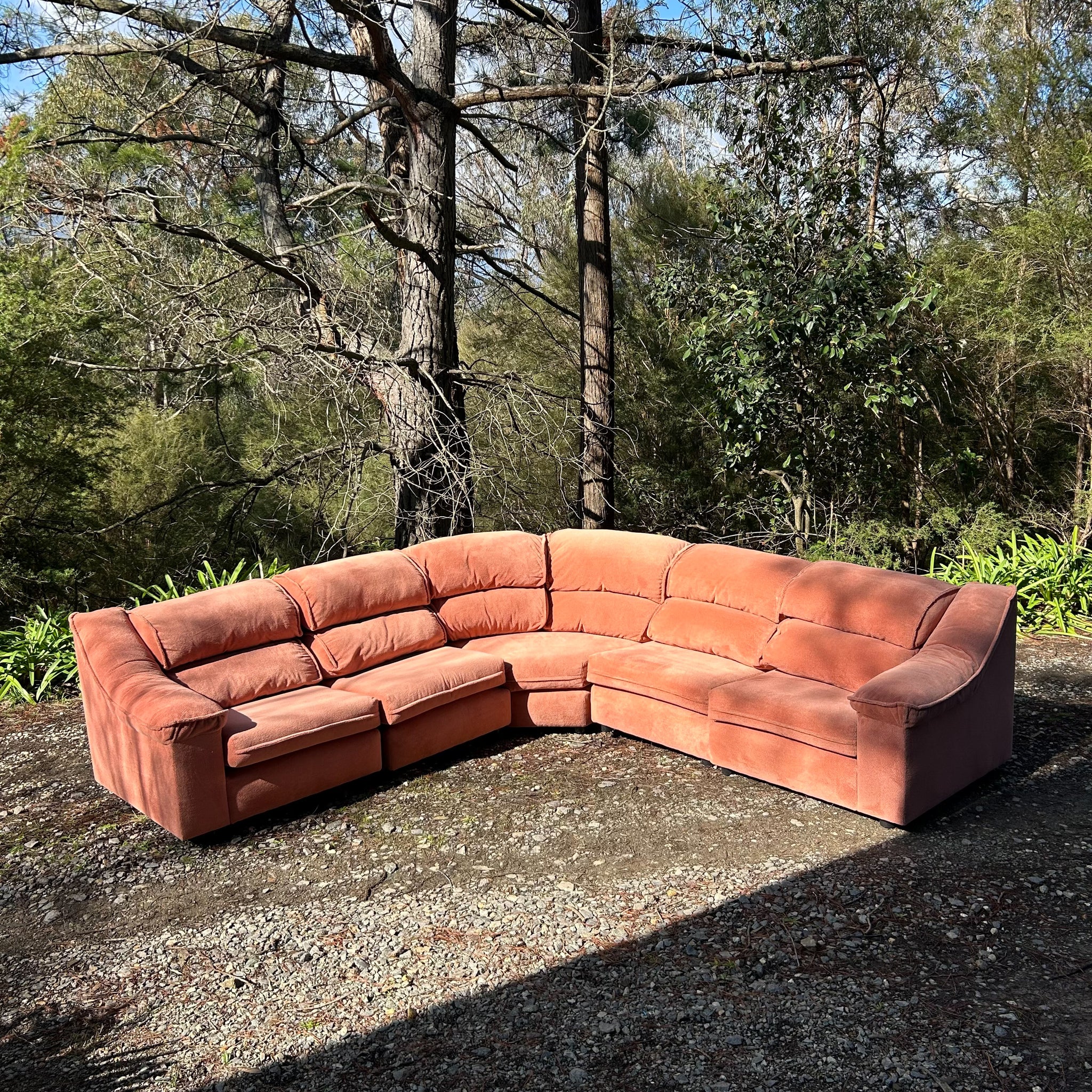 PACER MODULAR SOFA WITH CURVED CORNER PIECE