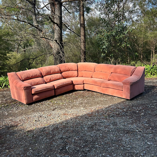PACER MODULAR SOFA WITH CURVED CORNER PIECE