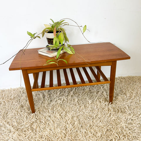 COFFEE TABLE WITH SLATTED MAGAZINE RACK