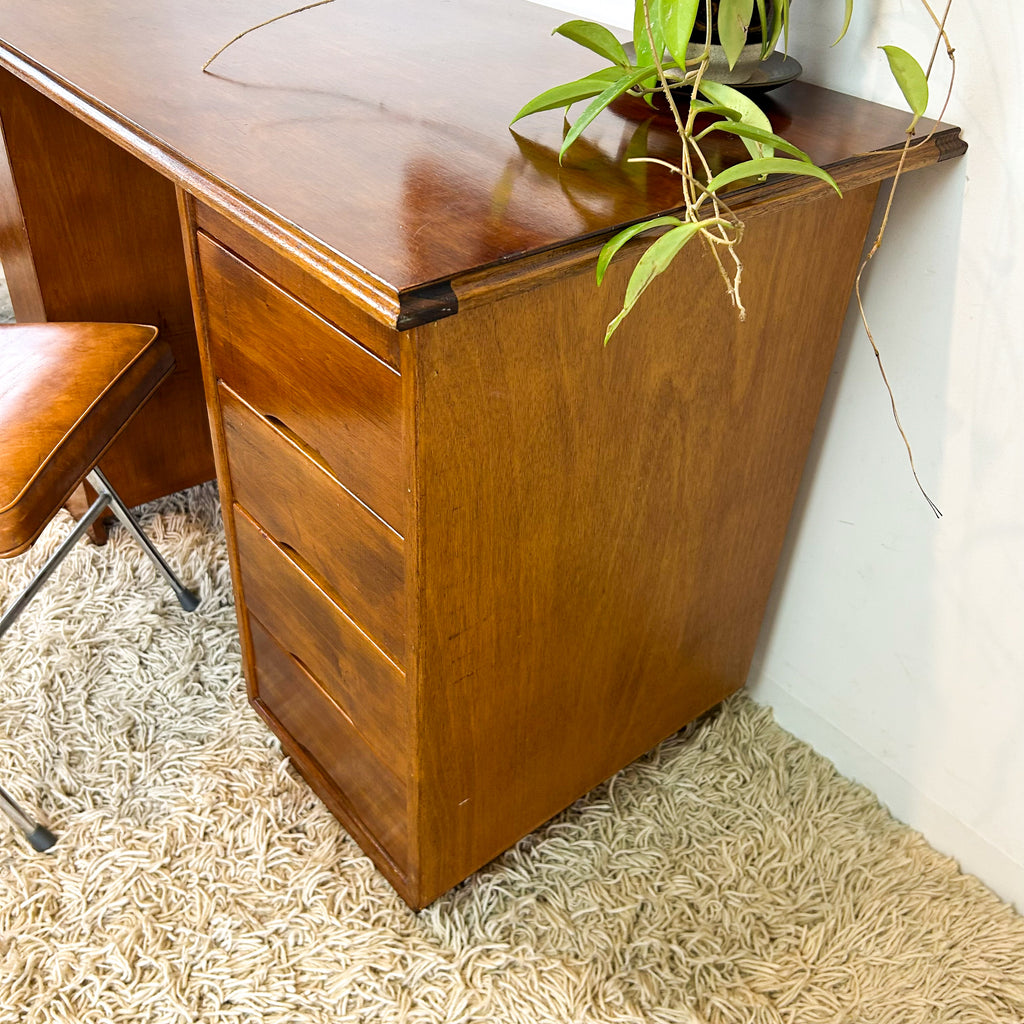 DESK WITH DRAWERS