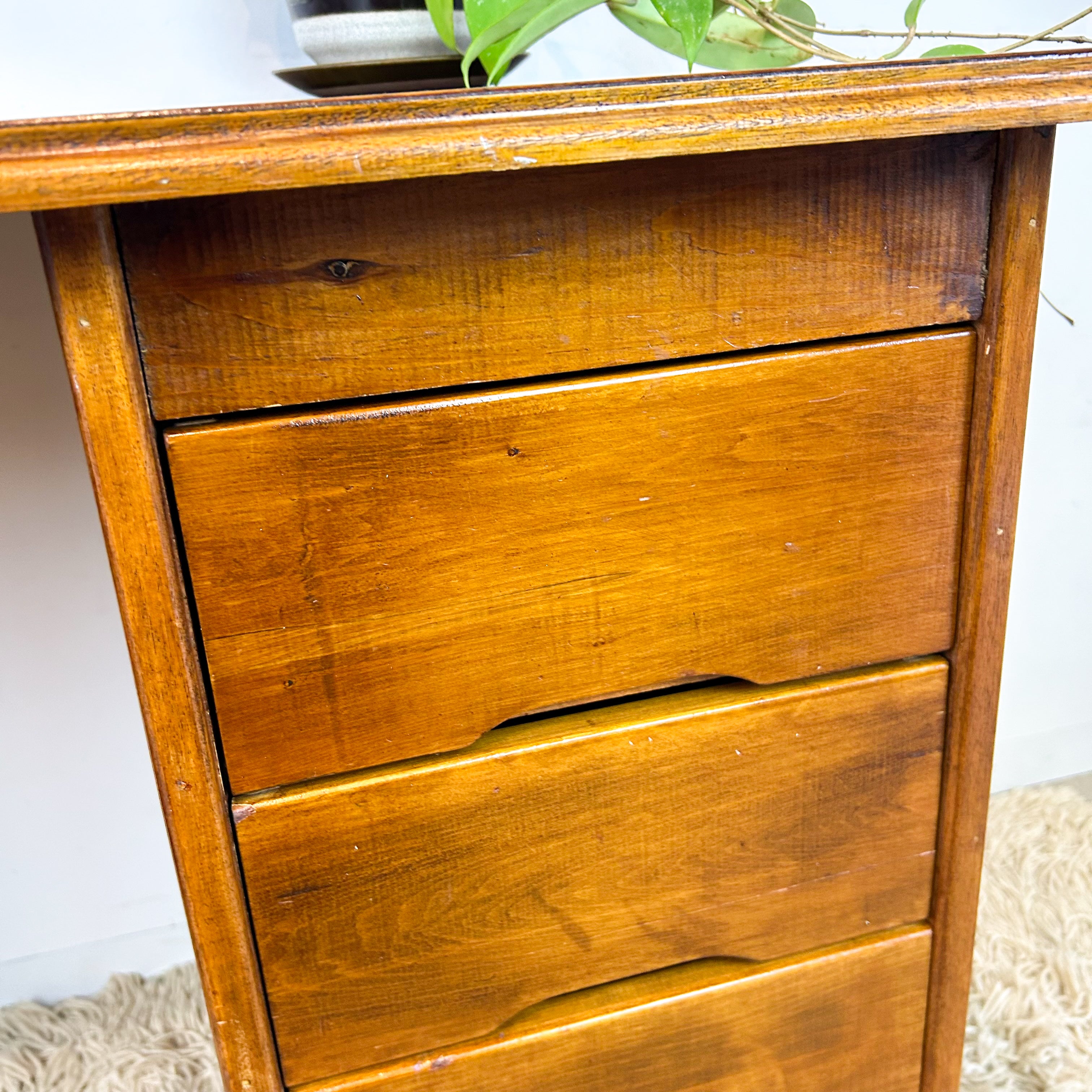 DESK WITH DRAWERS