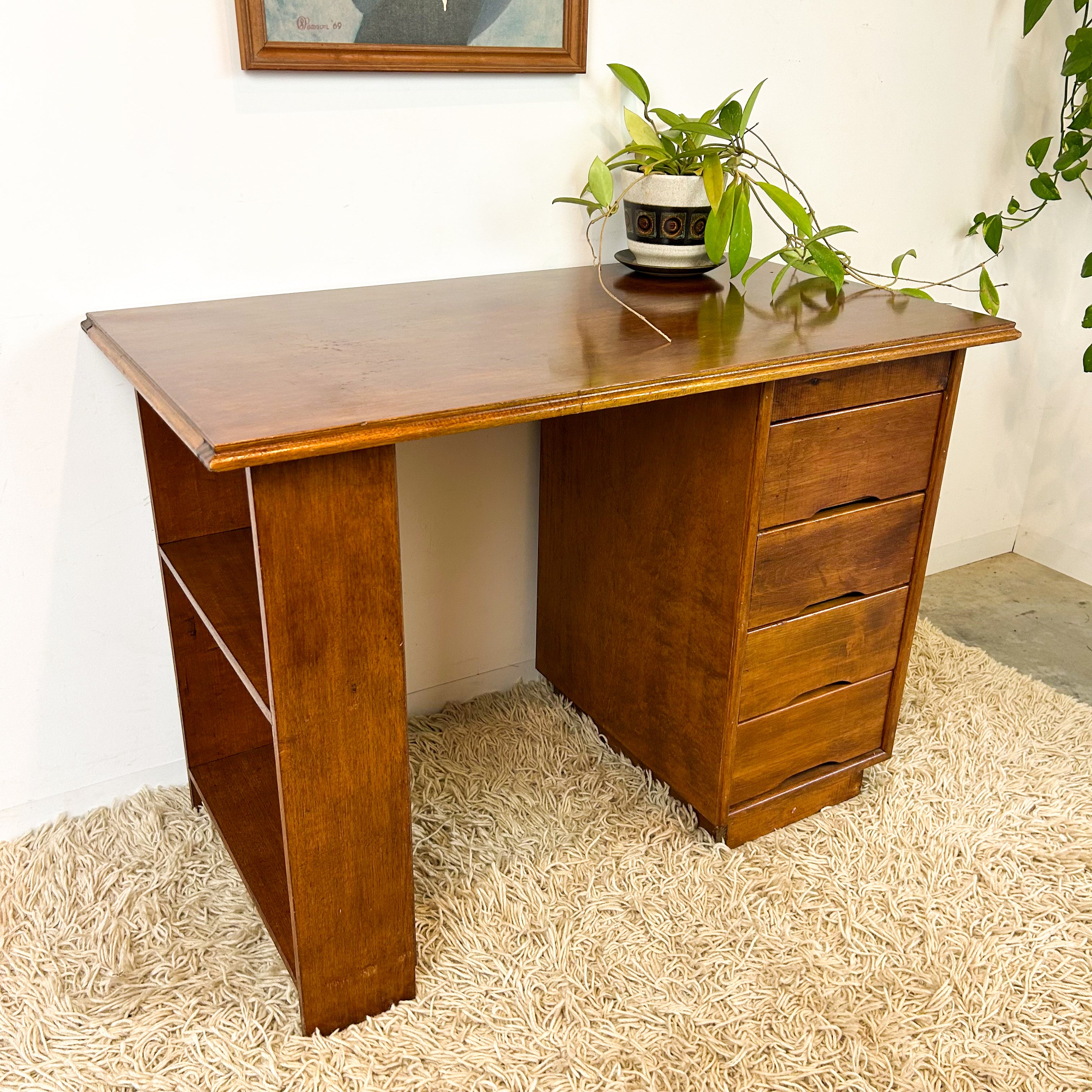 DESK WITH DRAWERS
