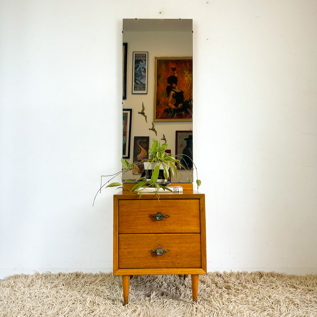 DRESSING TABLE WITH MIRROR