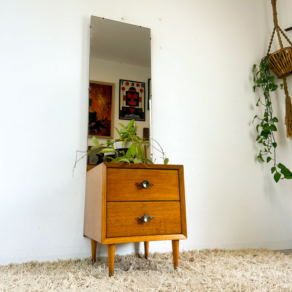DRESSING TABLE WITH MIRROR