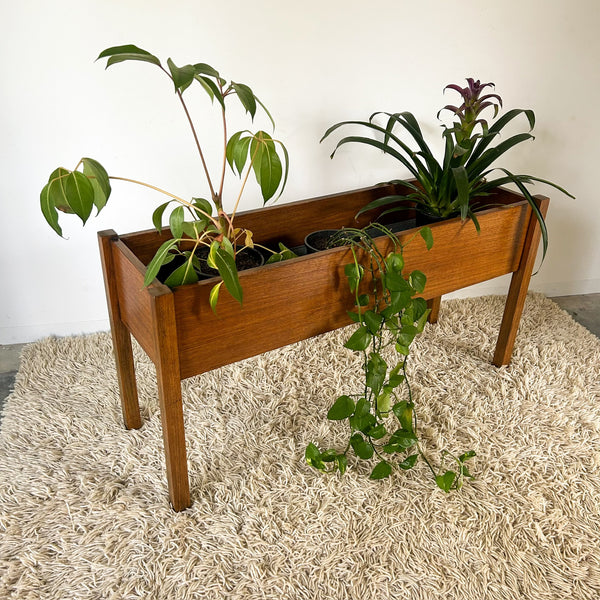 LARGE TIMBER PLANTER BOX