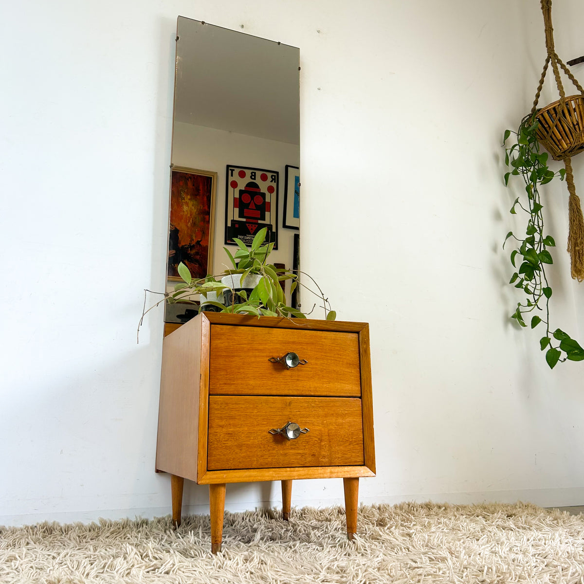 DRESSING TABLE WITH MIRROR