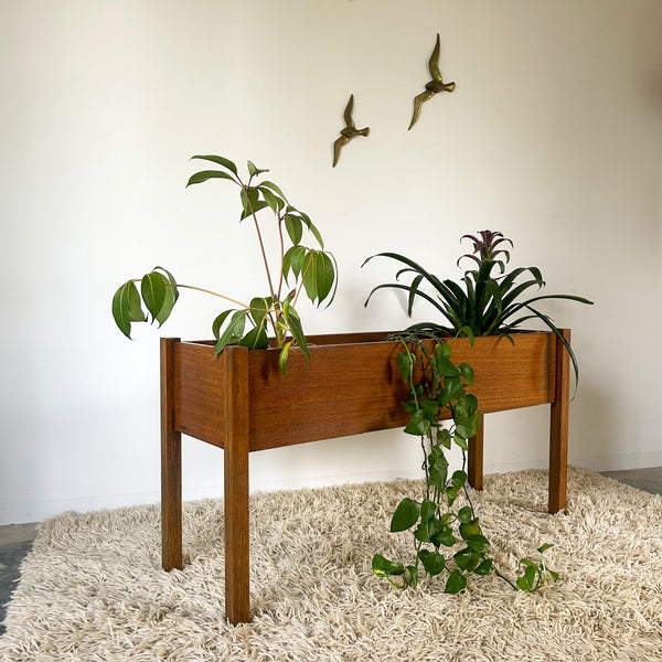 LARGE TIMBER PLANTER BOX