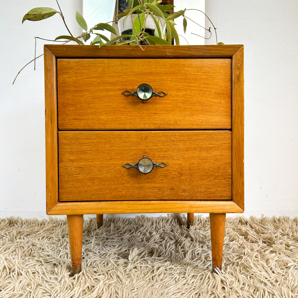 DRESSING TABLE WITH MIRROR
