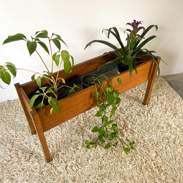 LARGE TIMBER PLANTER BOX