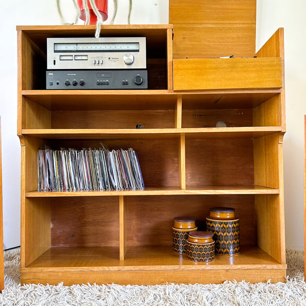 STEREO CABINET