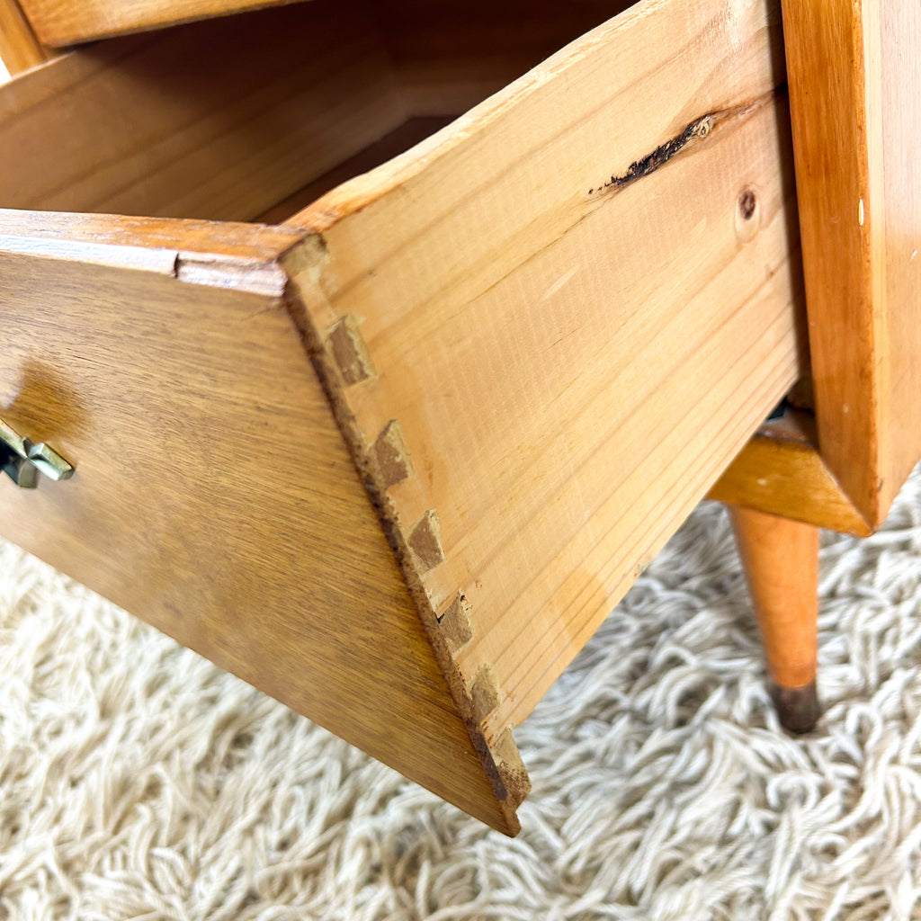 DRESSING TABLE WITH MIRROR