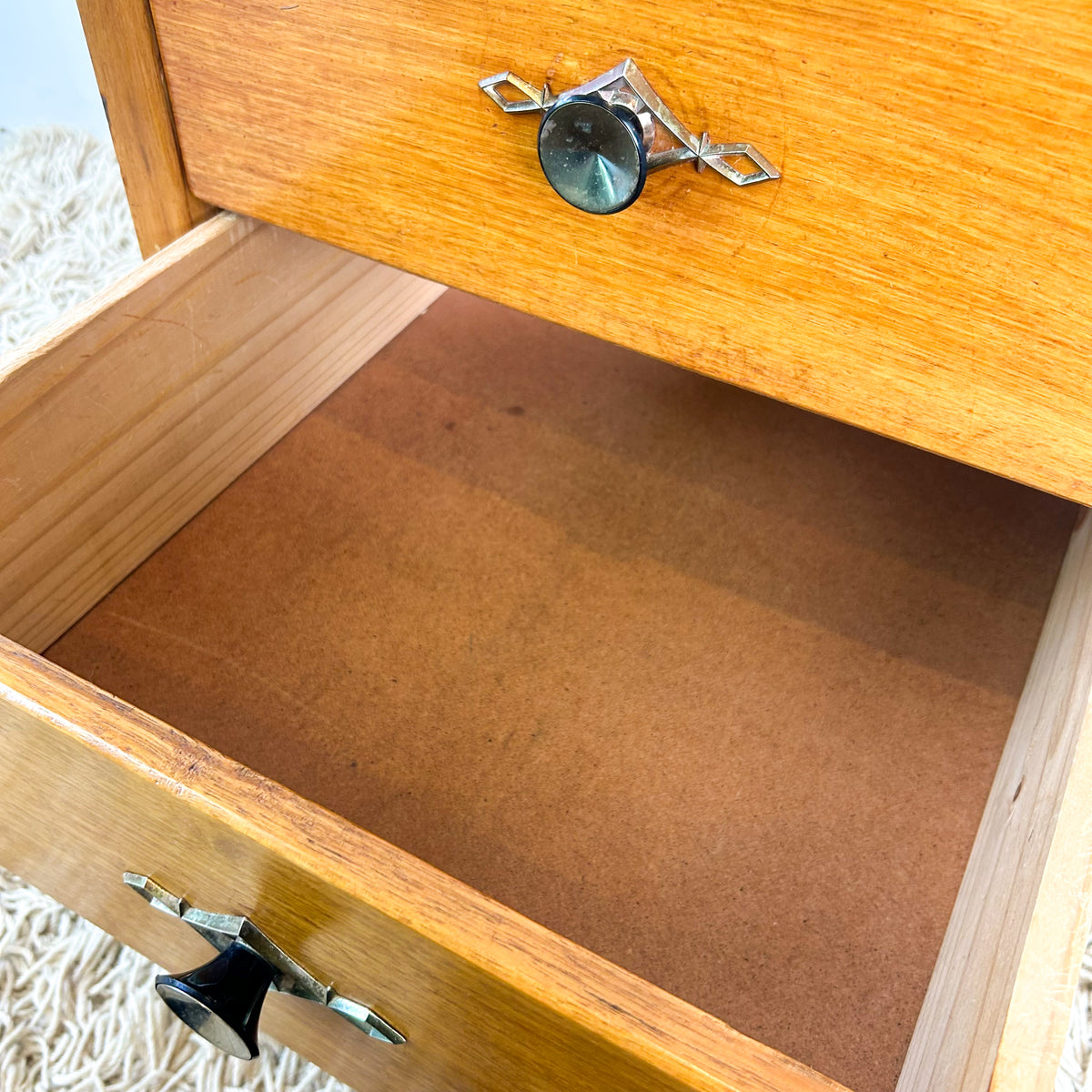 DRESSING TABLE WITH MIRROR
