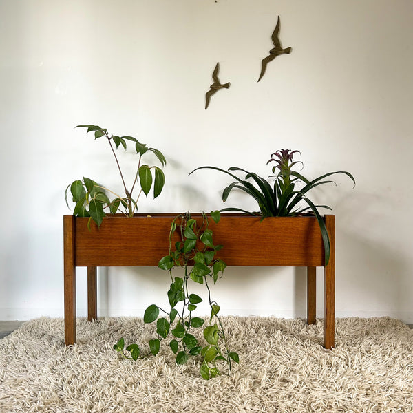 LARGE TIMBER PLANTER BOX