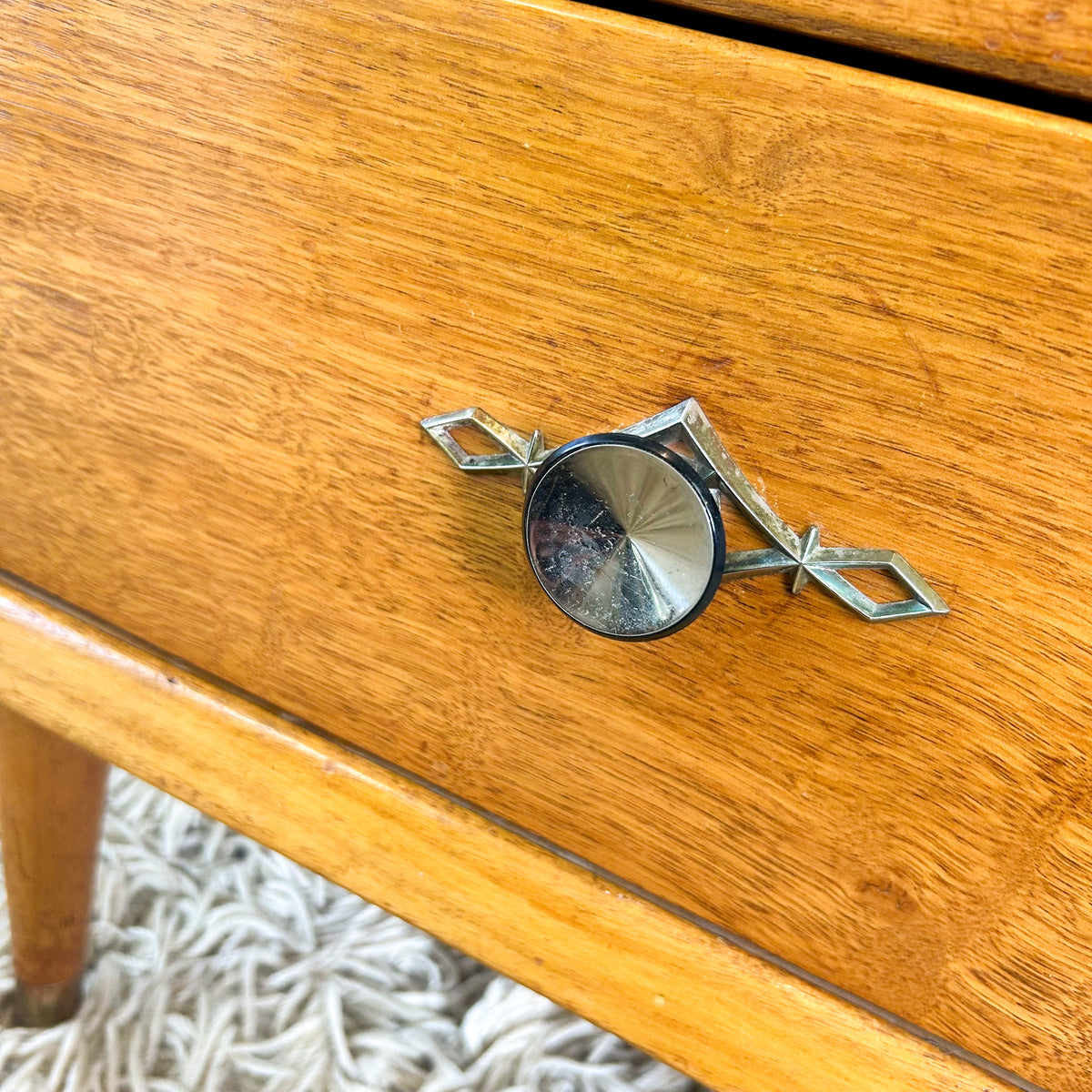 DRESSING TABLE WITH MIRROR