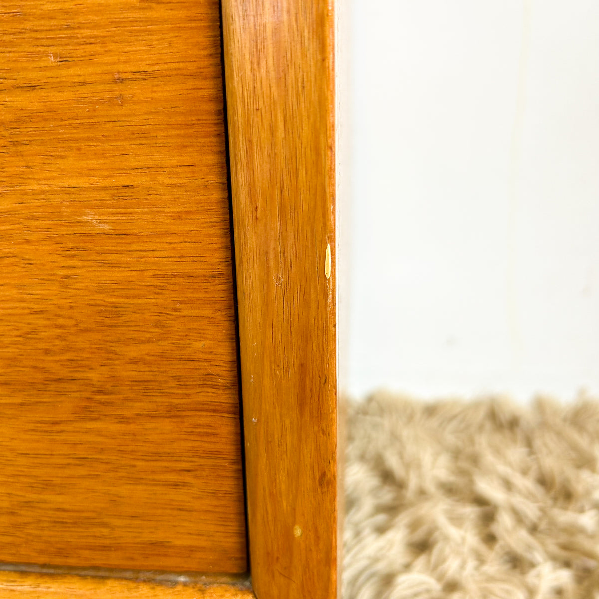 DRESSING TABLE WITH MIRROR