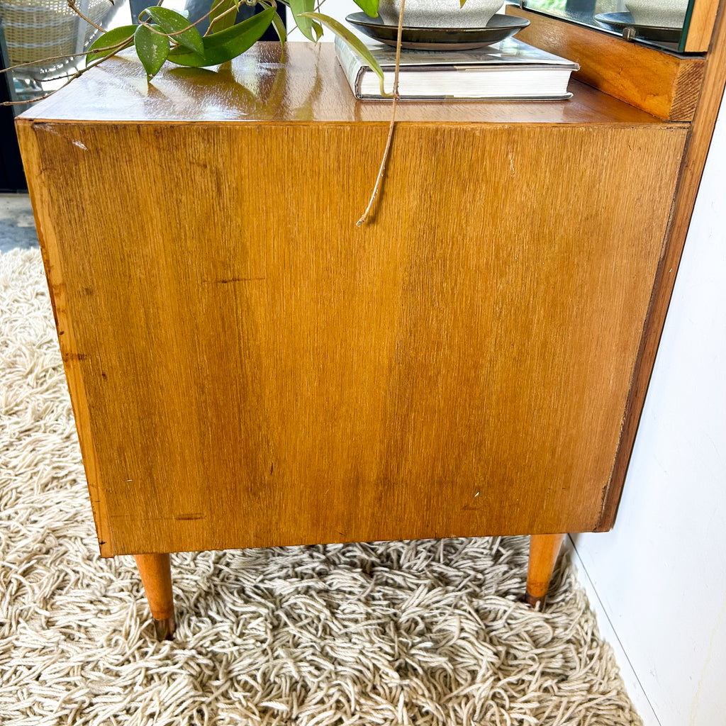DRESSING TABLE WITH MIRROR