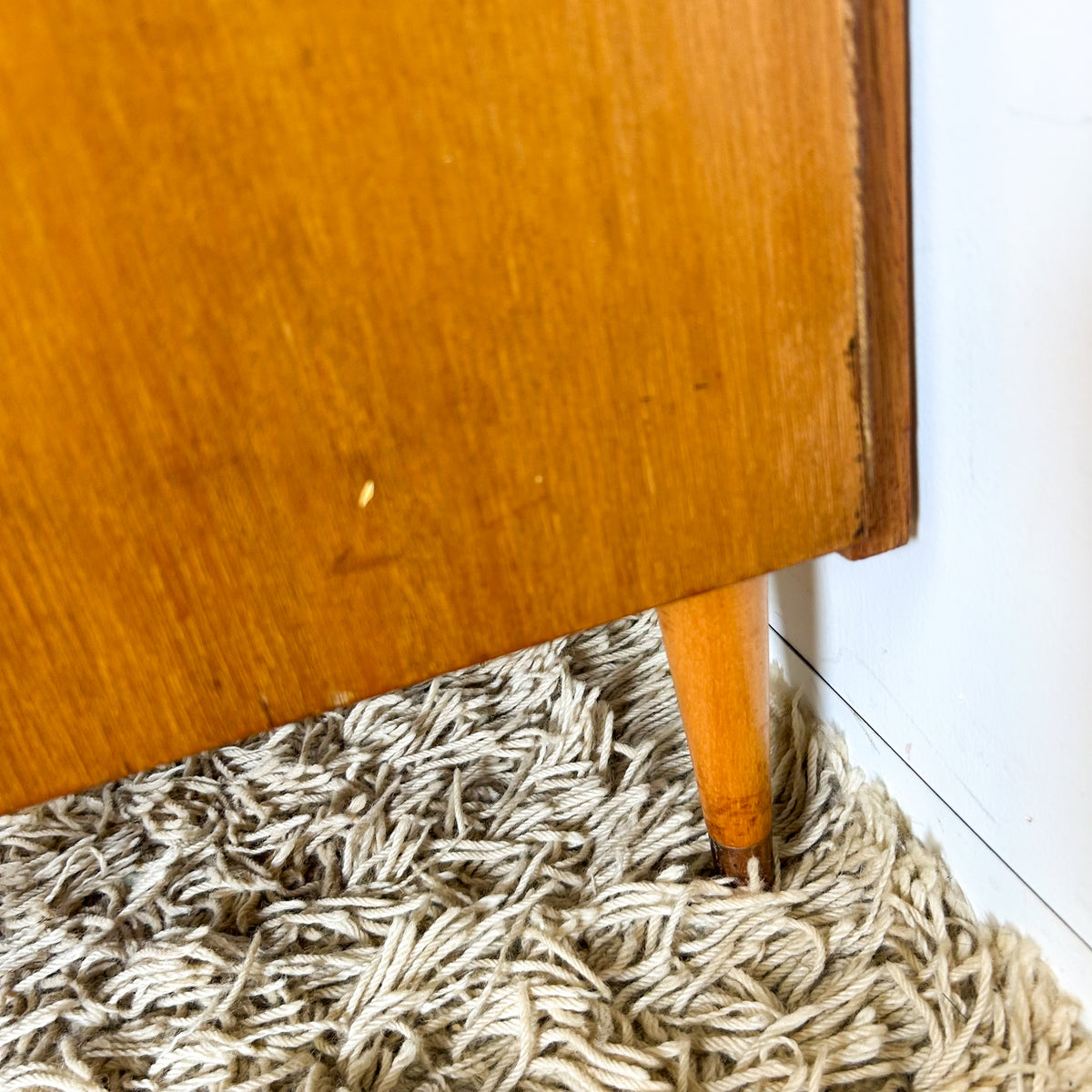 DRESSING TABLE WITH MIRROR