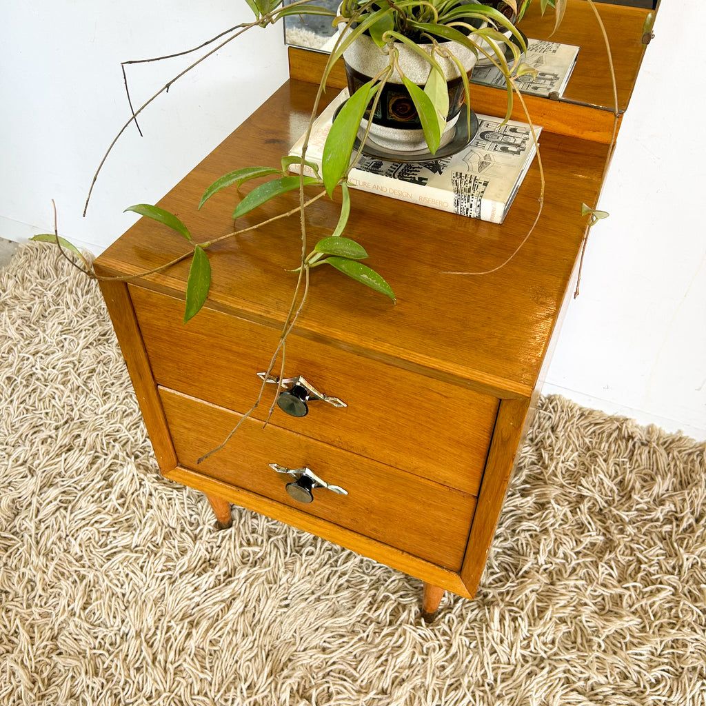 DRESSING TABLE WITH MIRROR