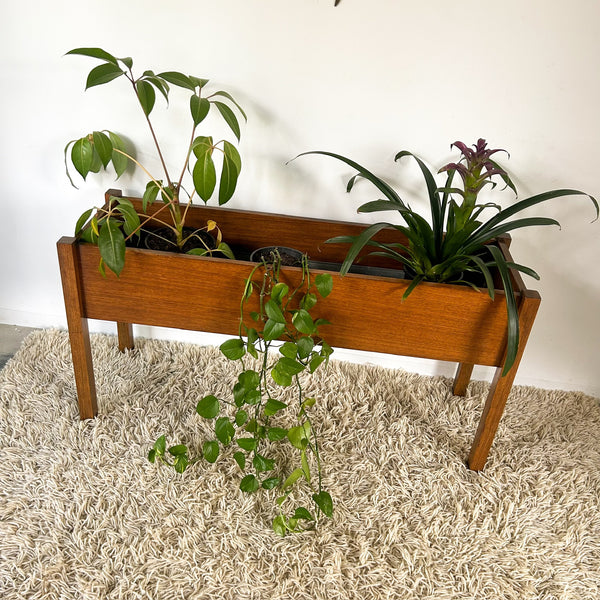 LARGE TIMBER PLANTER BOX