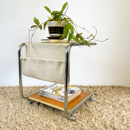SIDE TABLE WITH MAGAZINE SLING