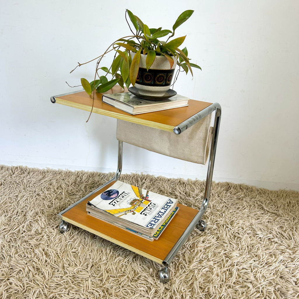 SIDE TABLE WITH MAGAZINE SLING