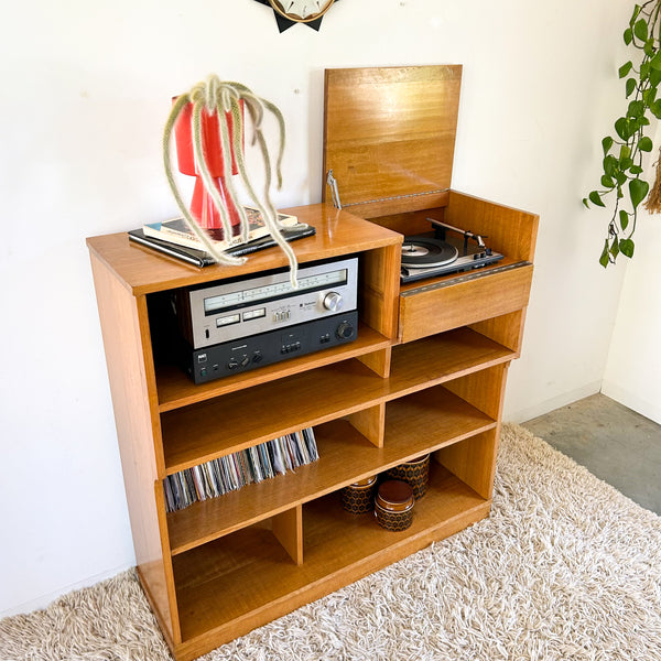 STEREO CABINET