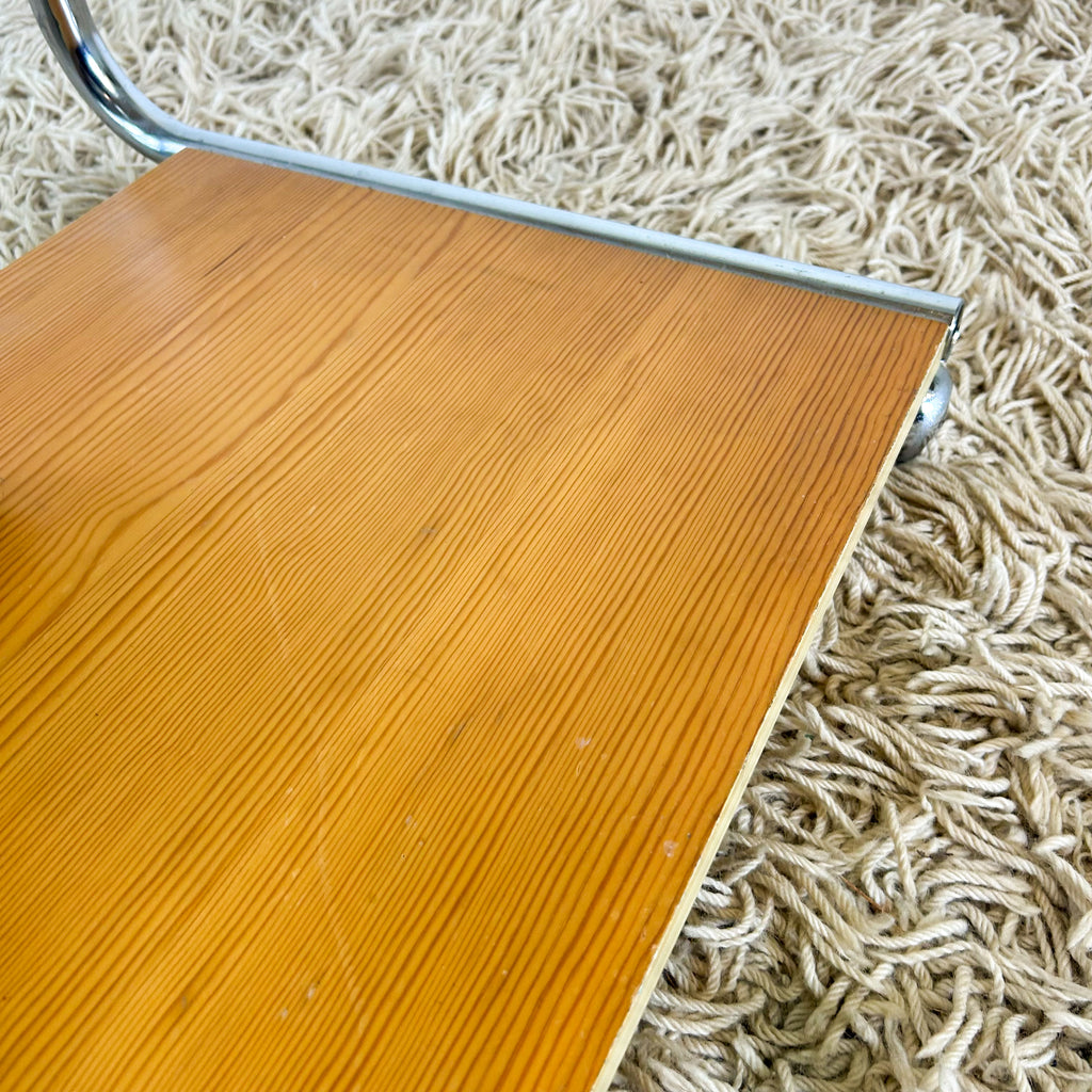 SIDE TABLE WITH MAGAZINE SLING