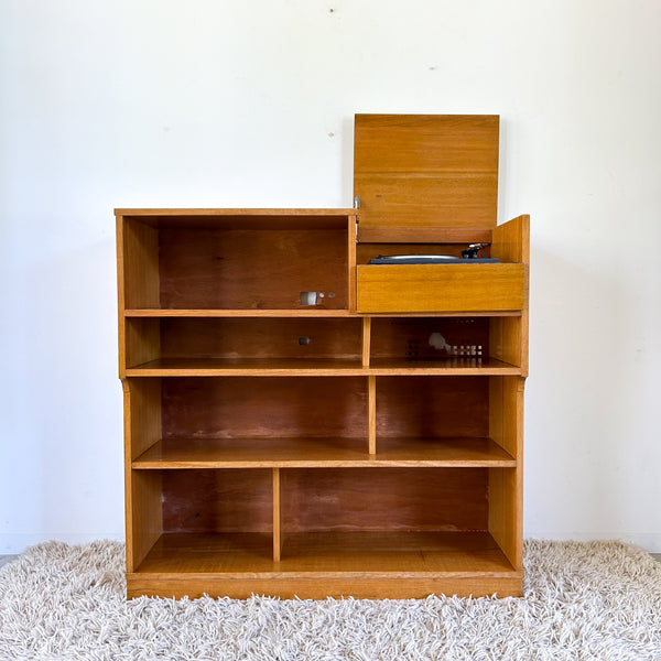 STEREO CABINET