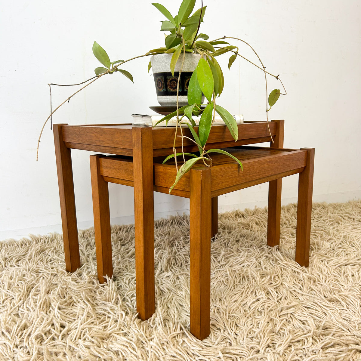 NESTING SIDE TABLES